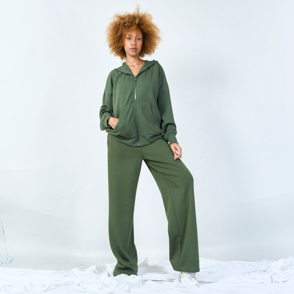 woman-green-sweat-comfyset1